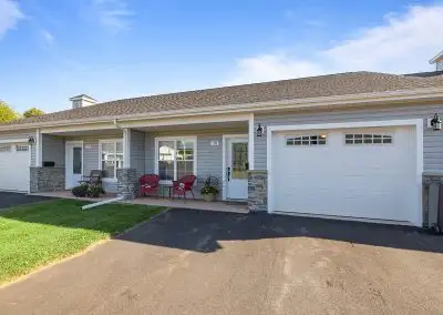 These ground-level residences feature 2 bedrooms, 2 bathrooms (tub and walk-in shower with seat), a...