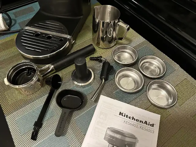 KitchenAid Semi-Automatic Espresso Machine in Coffee Makers in Winnipeg - Image 4