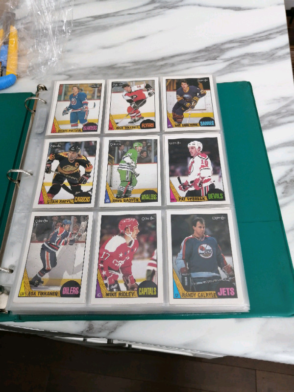 Opee Chee 87/88 hockey set. cards near mint in binder in Arts & Collectibles in Ottawa