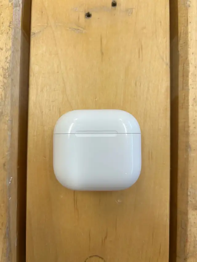 AIRPOD GEN 4 - BRAND NEW - NEVER USED in Headphones in Oakville / Halton Region - Image 2