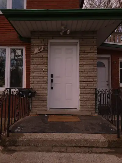 3 Beds 1 Bath - House (first floor)
