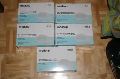 À vendre 6 boîtes de masques de procédure avec fenêtre transparente de 15 unités et 5 boîtes de 25 u...