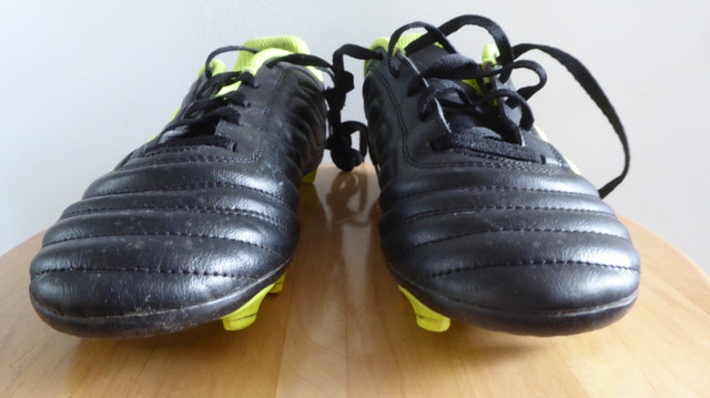 Adidas Soccer Shoes. Size 5 in Soccer in Calgary - Image 2