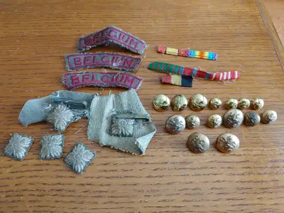 Lot of MILITARIA Military Buttons badges lot of 26 items plus a leather Made In England Box BELGIUM