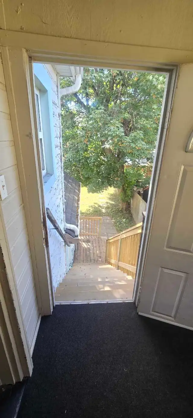 2 bedroom apartment available 