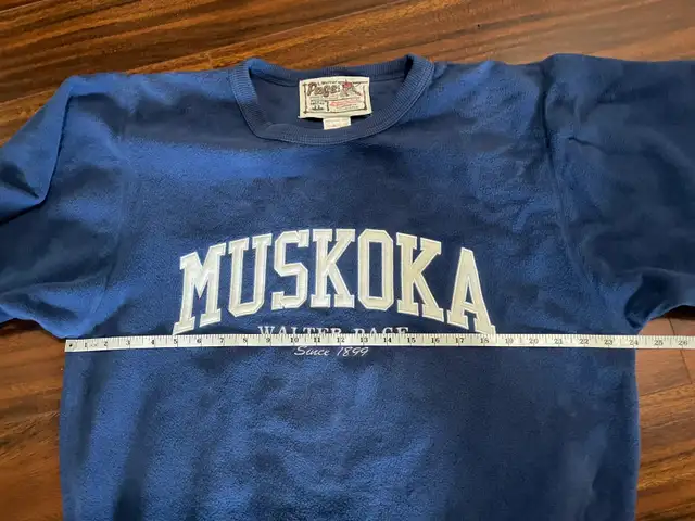 Walter Page men’s medium sweatshirt, vintage Muskoka, blue in Men's in Oshawa / Durham Region - Image 5