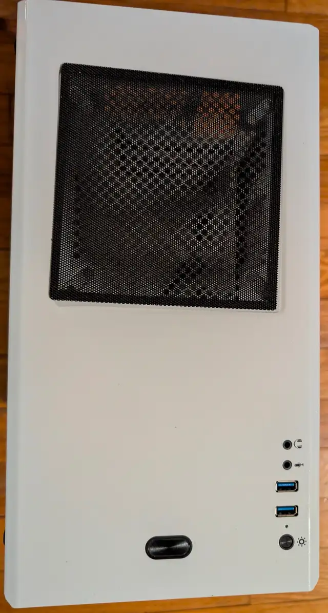 Phanteks Eclipse P300 White in System Components in Ottawa - Image 4