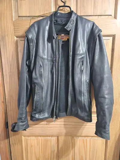Harley Davidson Willie G Leather convertible Jacket size M with winter liner. This jacket has remova...