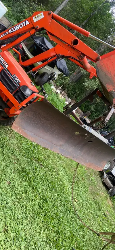 Hydraulic plow for the front of farm tractor Complete with mounting bracket Hydraulic pump and contr...