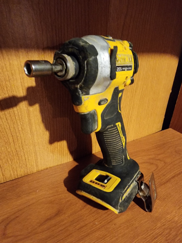 DEWALT 20V MAX ATOMIC Lithium-Ion Brushless Cordless Impact Gun in Power Tools in Windsor Region - Image 3