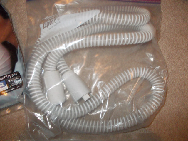 PHILIPS DREAMSTATION 2-FACEMASK ATTACHMENT-HOSES in Health & Special Needs in Calgary - Image 4