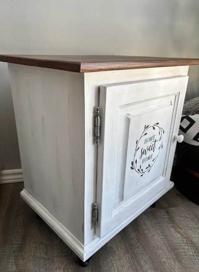 Petit meuble blanc sur pattes noires in Coffee Tables in Trois-Rivières - Image 8