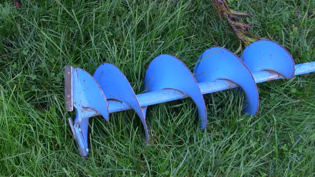 ICE AUGER in Fishing, Camping & Outdoors in Sarnia - Image 3