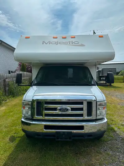 2010 Majestic Model 23A Ford E350 5.4L Power Windows, Locks, Deluxe Cab, Solar Panel, Roof Air AC, T...