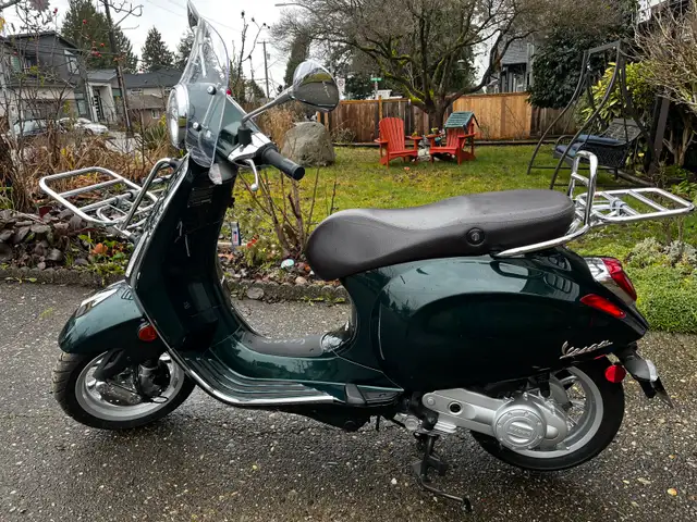 Vespa Primavera 50 Touring in Scooters & Pocket Bikes in Delta/Surrey/Langley - Image 9