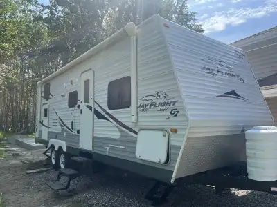 2009 Jayco Jayflight G2 26BHS. 6200 lbs dry weight. Half-ton towable. Sleeps 8. Single bunks. Walk-a...