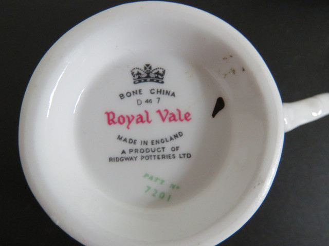 Royal Vale teacup and  saucer #8328 in Arts & Collectibles in Prince Albert - Image 4
