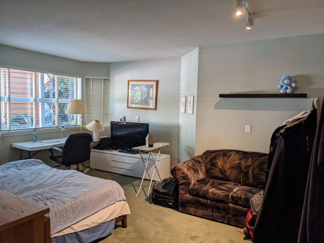 Masteroom available Close to downtown/UBC/VGH, $125/day in Short Term Rentals in Downtown-West End - Image 3