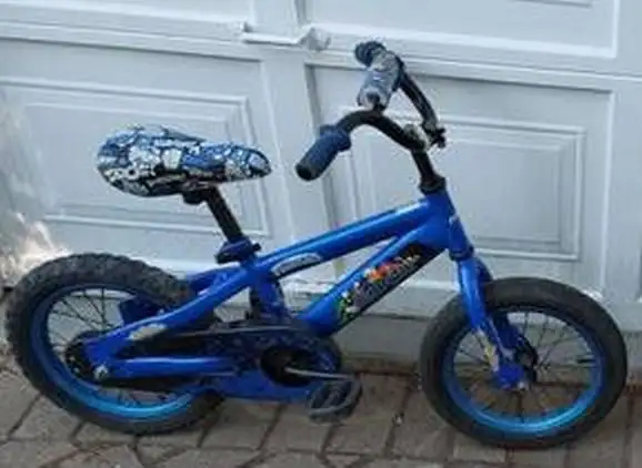 DC SUPER FRIENDS BIKE in Kids in London - Image 2
