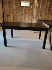Dinning table with 2 leafs
