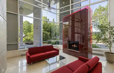 Private Bedroom for Rent – Metrotown Well-kept private bedroom in a 3-bedroom high-rise, located on...