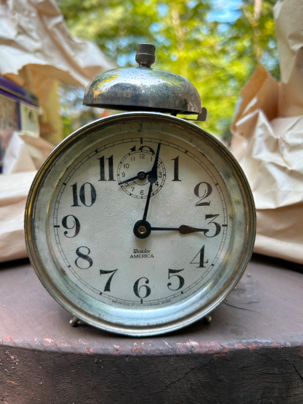 old alarm clock in Arts & Collectibles in Bridgewater - Image 2