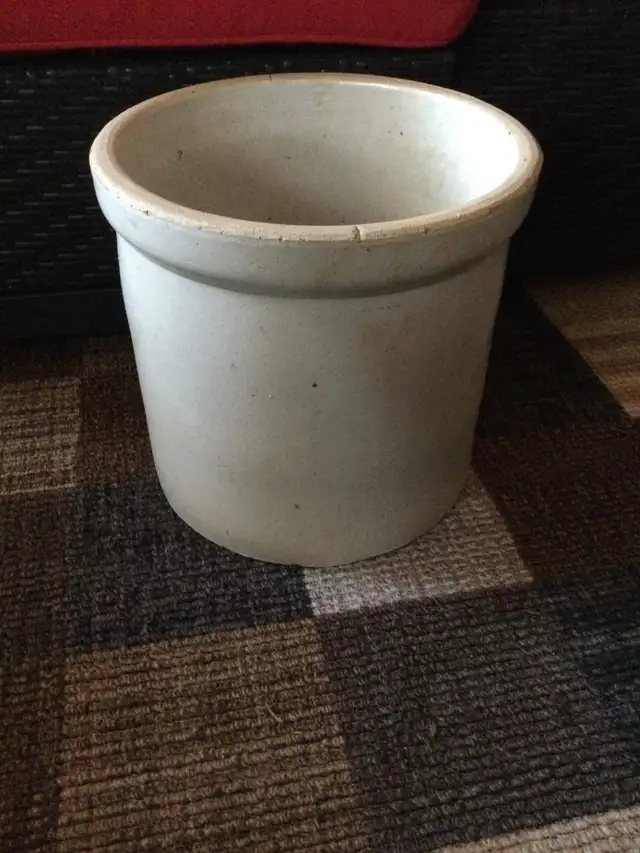 Vintage #4 Medalta Crock 63436970527107121
