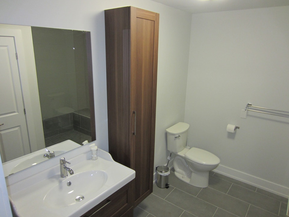 Modern Clean Apartment Close to Hospitals/Mall 4