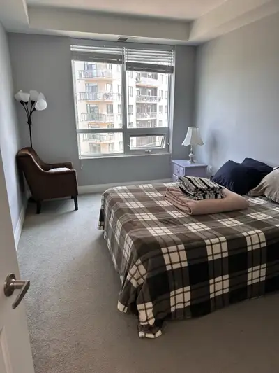 Bright Private Bedroom in Luxury Condo – Gym, Pool, Lounge Acce