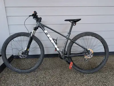 Mountain Bike - Trek Marlin 5 - 29 inch, View more