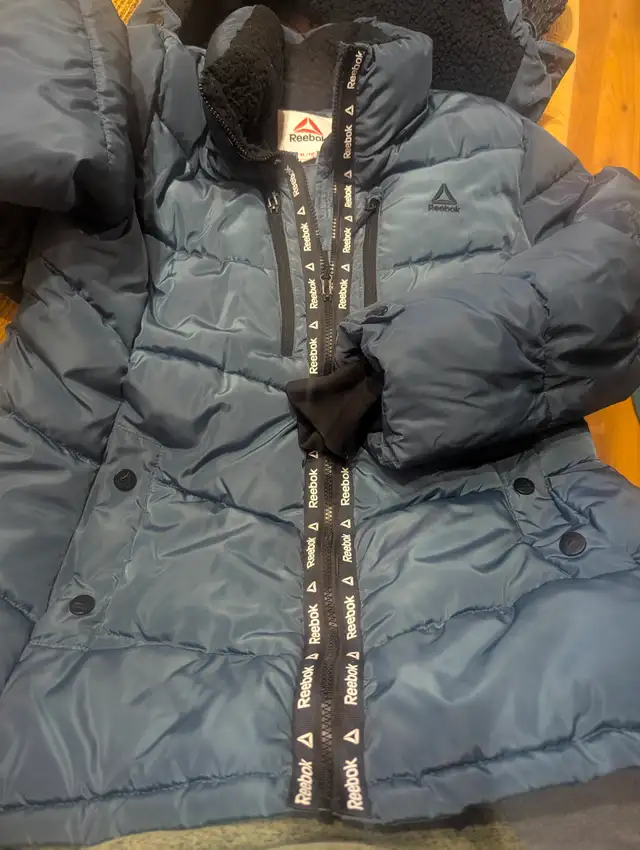 Reebok Women's winter jacket (xl) in Women's - Tops & Outerwear in Calgary - Image 3