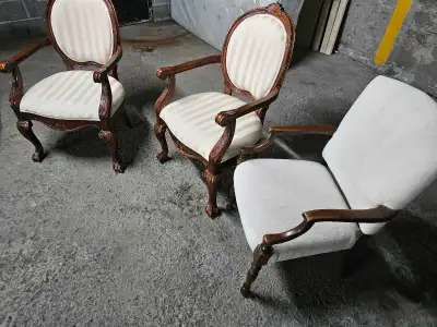 chaise antique , table cuisine a vendre, View more