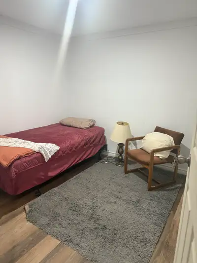 3 Rooms available