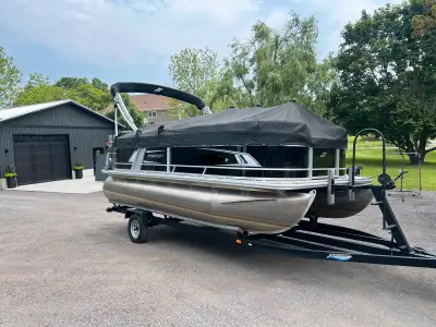 2021 StarCraft EX Pontoon boat on 2021 Hoosier trailer An 18-foot beauty that promises endless fun o...
