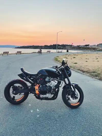 06 Honda hornet 599 Second owner Runs great no issues. Bike is insured in BC will need to be safetie...