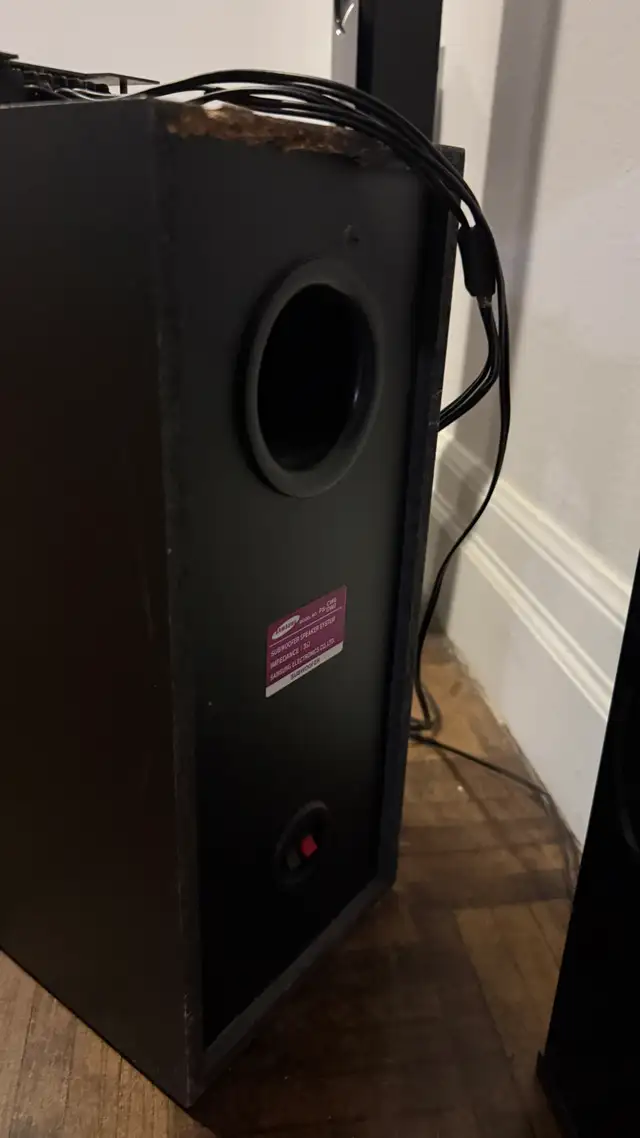 Samsung Speaker System with Subwoofer583287886085498883