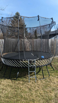 10 ft springfree trampoline c/w net - ladder inc 
