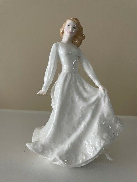 Royal Doulton Sentiments Figurine Good Luck HN4070 in Arts & Collectibles in Oshawa / Durham Region
