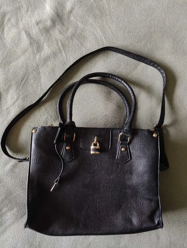Woman's Black Handbag  in Women's - Other in Mississauga / Peel Region - Image 7