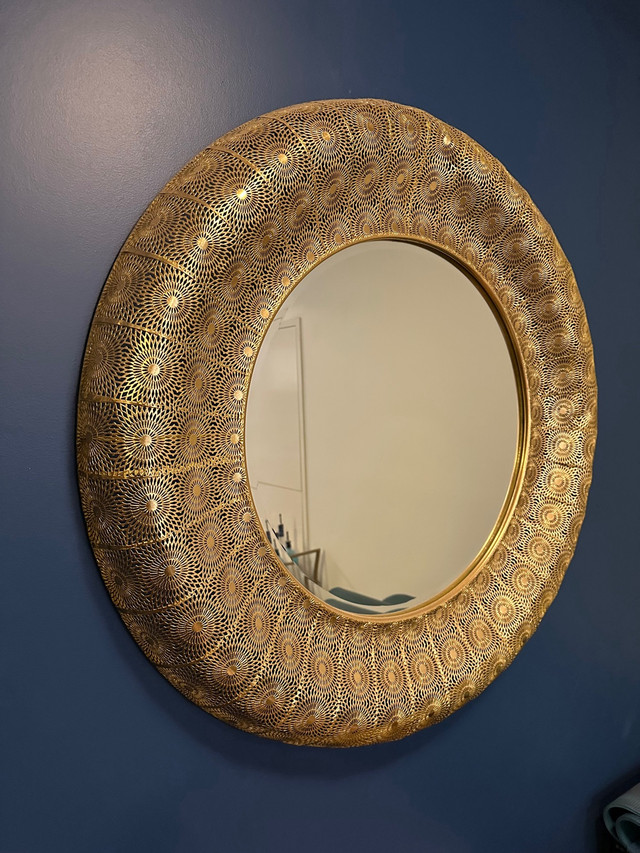 Decorative round mirror in Home Décor & Accents in Markham / York Region - Image 4