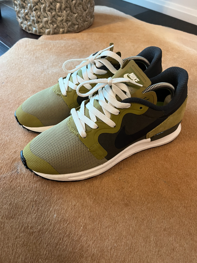 Nike Burwuda Mens Size 9 - Camper Green, View more