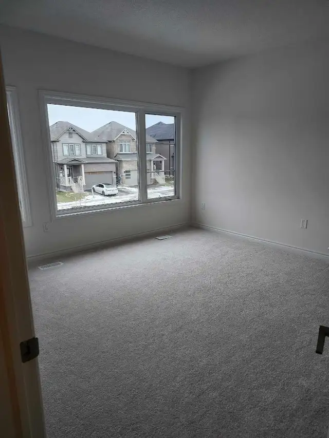 Room for Rent – Female Professional in Long Term Rentals in Barrie - Image 4