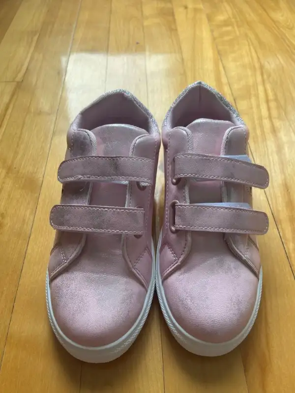 Souliers espadrilles pour filles Neuf Girls New Shoes NEW in Kids & Youth in City of Montréal - Image 5