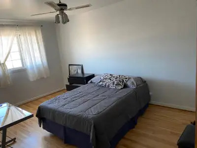 Large, fully furnished upper duplex. 3 closed rooms . In proximity to Many services. 10 min bus ride...