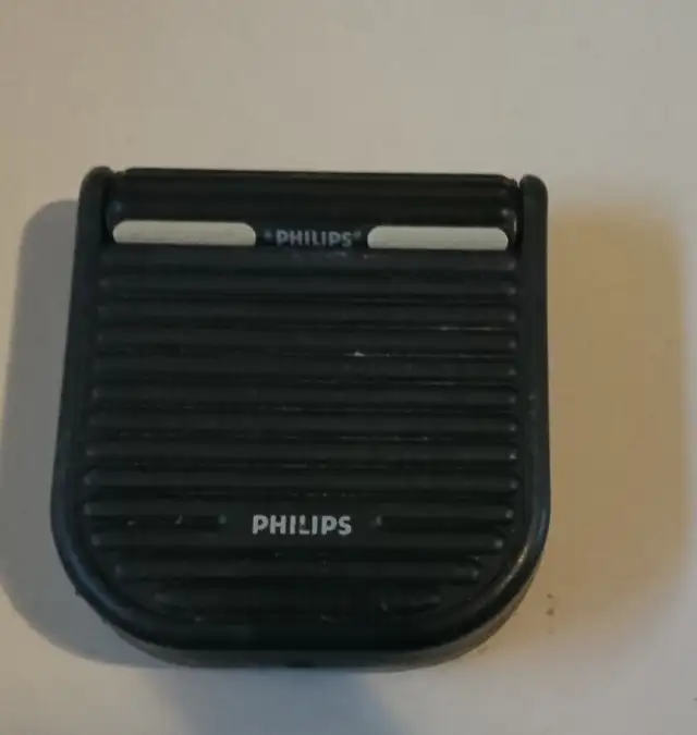 Vintage 1980's Phillips LCD Travel Alarm Clock HR 5772 in Arts & Collectibles in Oshawa / Durham Region - Image 4