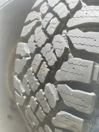I'm selling a Goodyear Wrangler DuraTrac tire, size LT275/70R18. This is a used tire, perfect for yo...