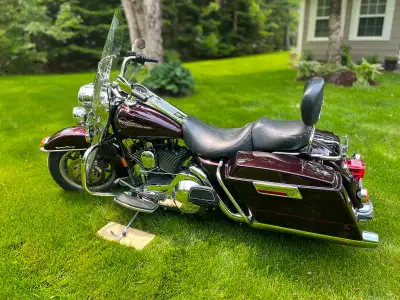 Road King Excellent Condition. 37383km . Two New Tires. Black Cherry Pearl. One Owner. Current MVI