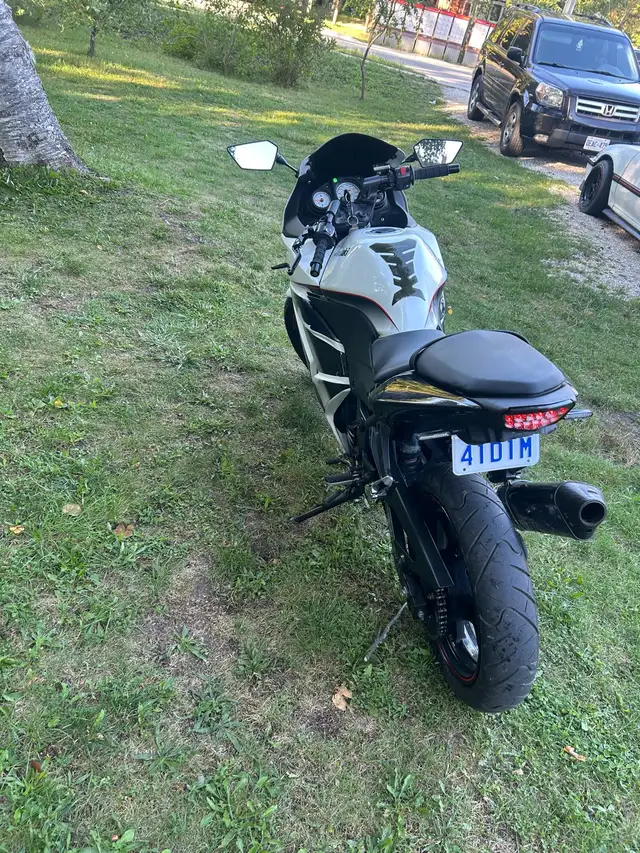 2011 Kawasaki ninja in Sport Bikes in Barrie - Image 7