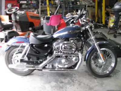 Very nice, Very clean 2003 Harley Hugger 883 Anniversary edition. Easy starter, smooth and powerful....