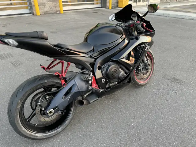 2010 Suzuki gsxr 600 in Sport Bikes in Markham / York Region - Image 8